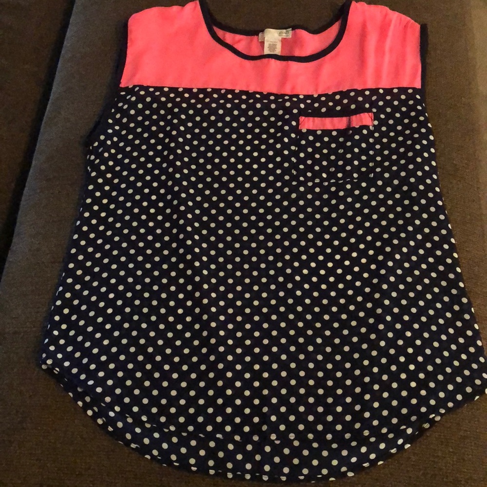 Size medium shirt - Picture 2 of 4